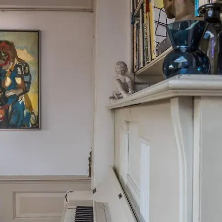 Meeuwen Manor Apartment
